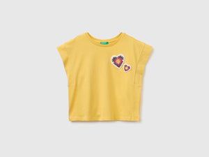 Sleeveless T-shirt with embroidery
