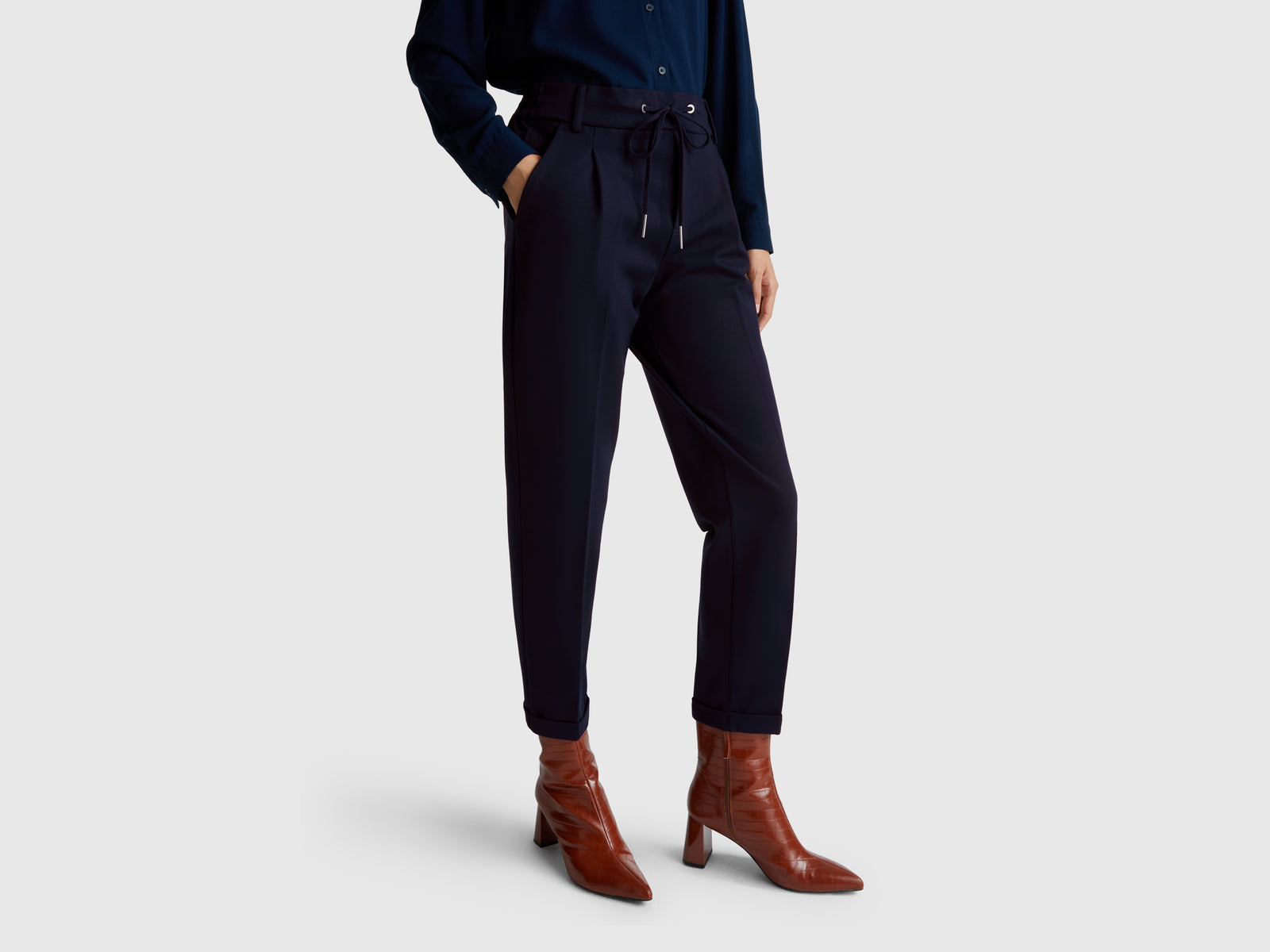 Calças cor sólida com cordão de ajuste - ucb_image_F