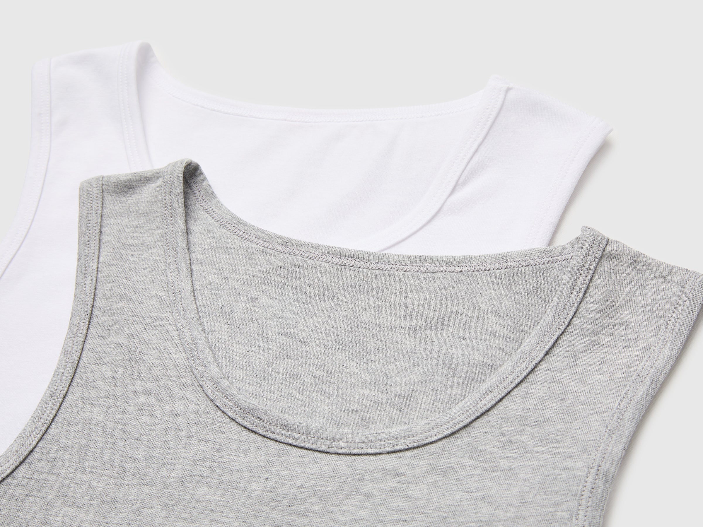 Duas t-shirts sem mangas interiores em algodão stretch - ucb_image_DS1
