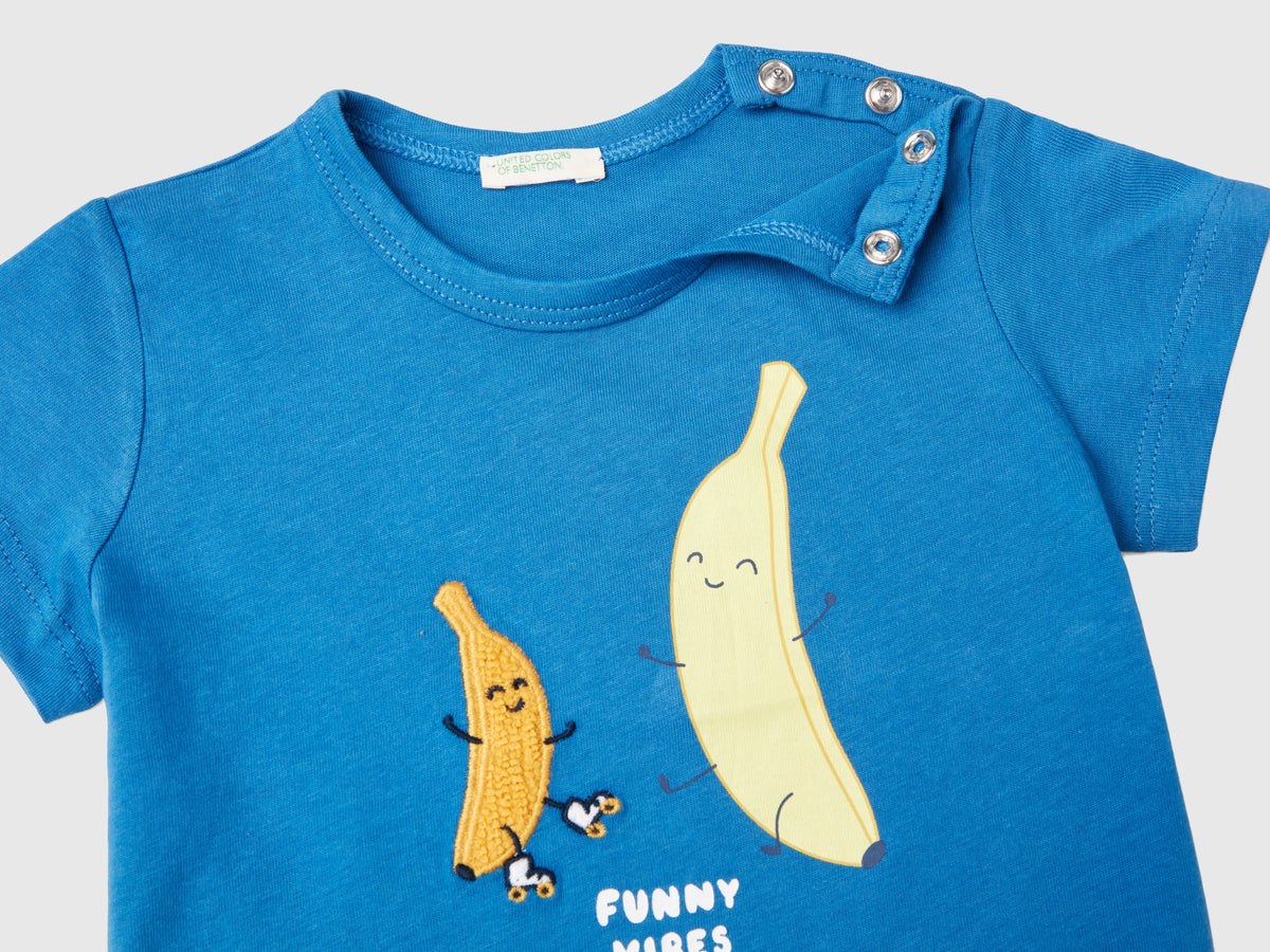 T-shirt com estampa e bordado - ucb_image_DS1