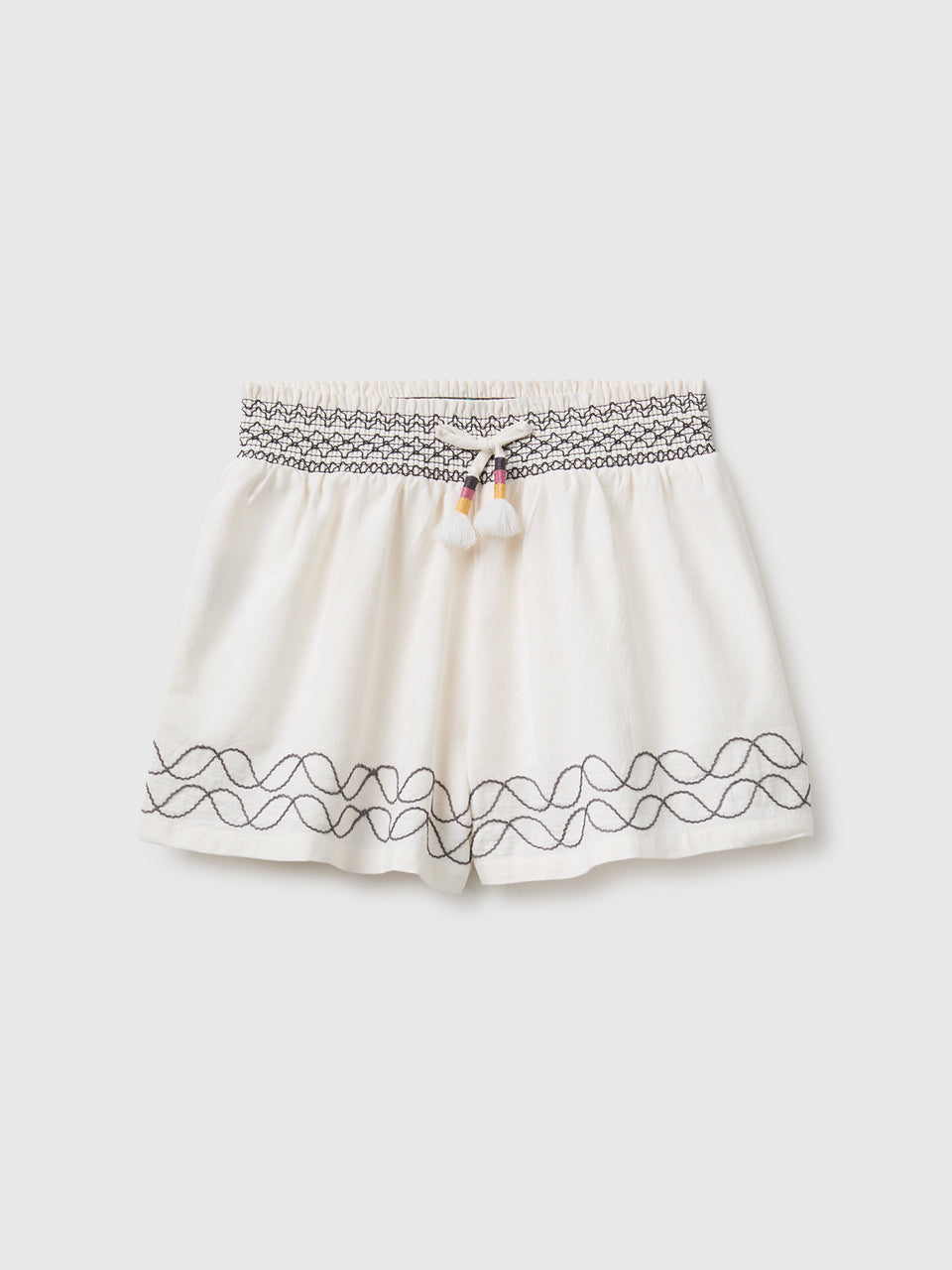 Shorts em crepe com bordado - ucb_image_FS