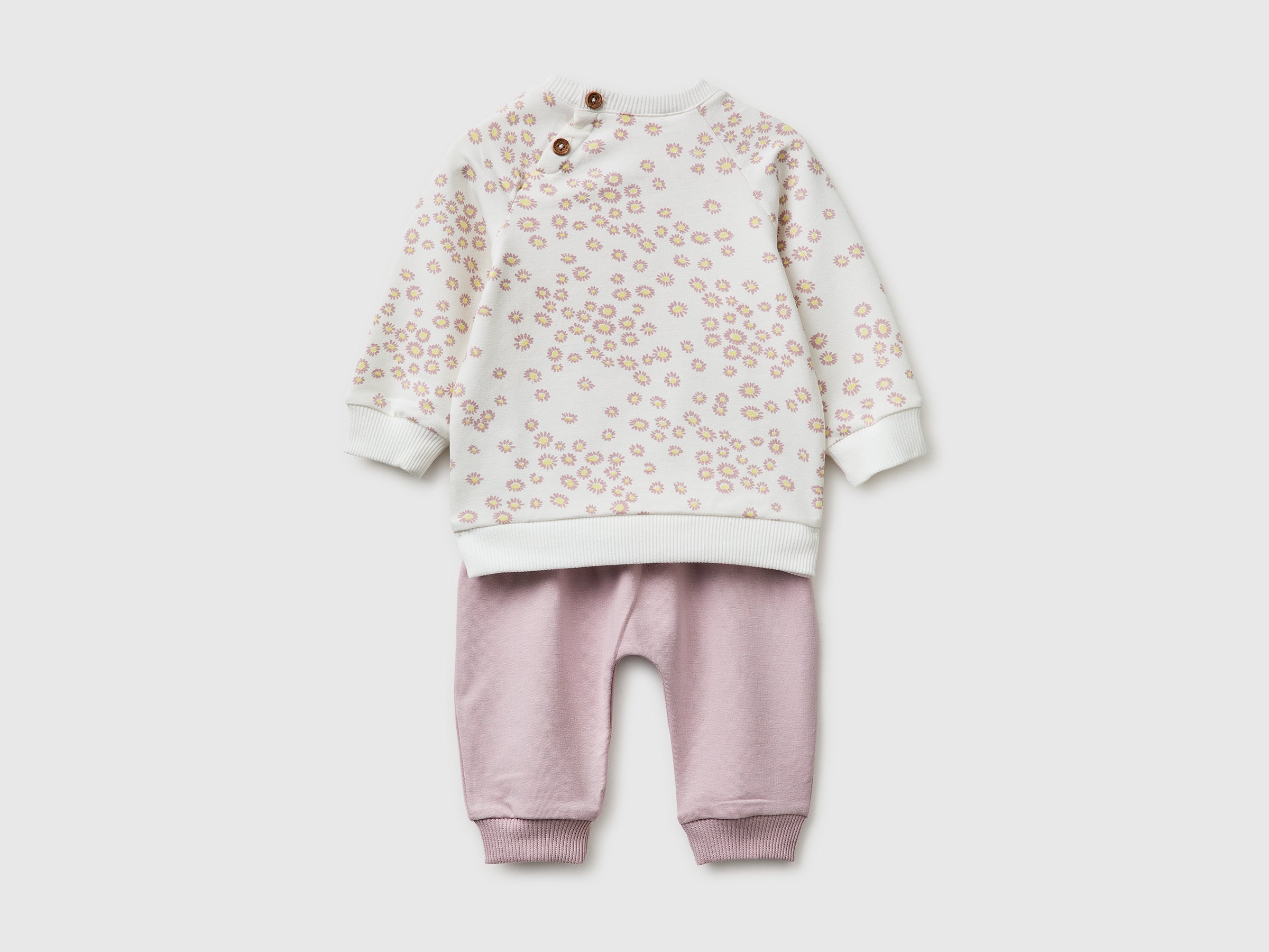 Stretch sweatshirt outfit - ucb_image_BS