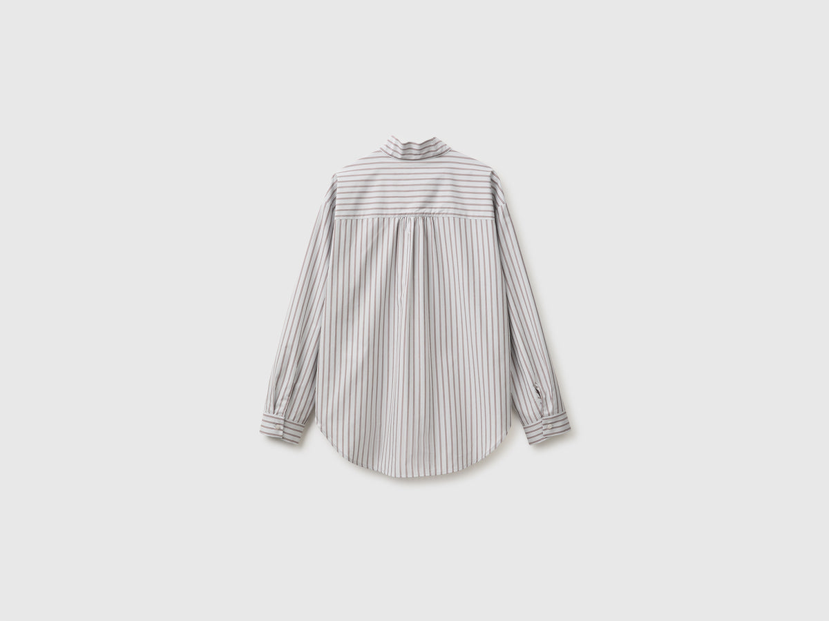 Camisa às riscas com um laço ao pescoço - ucb_image_BS