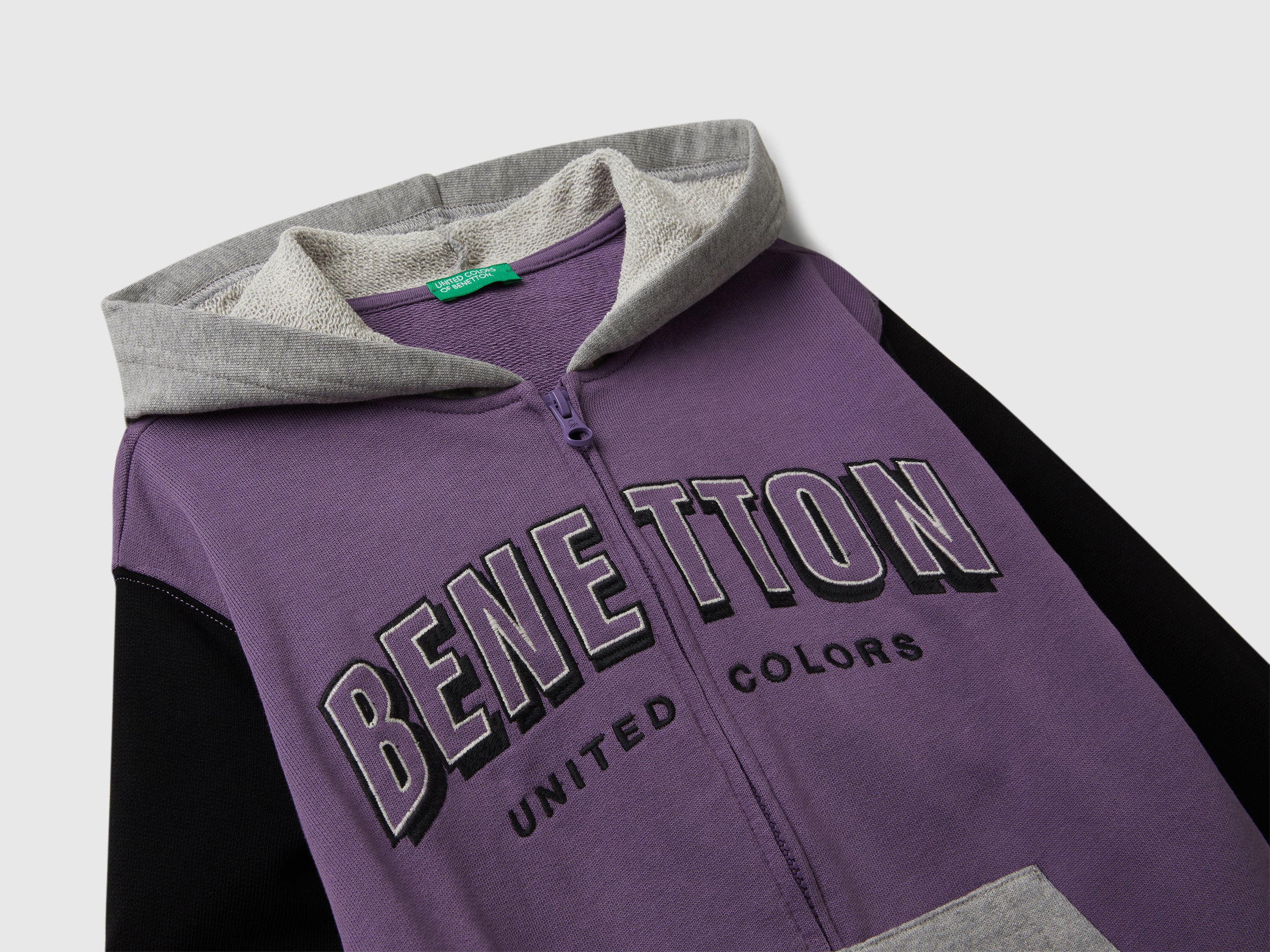 Casaco com fecho de correr e capuz - ucb_image_DS1