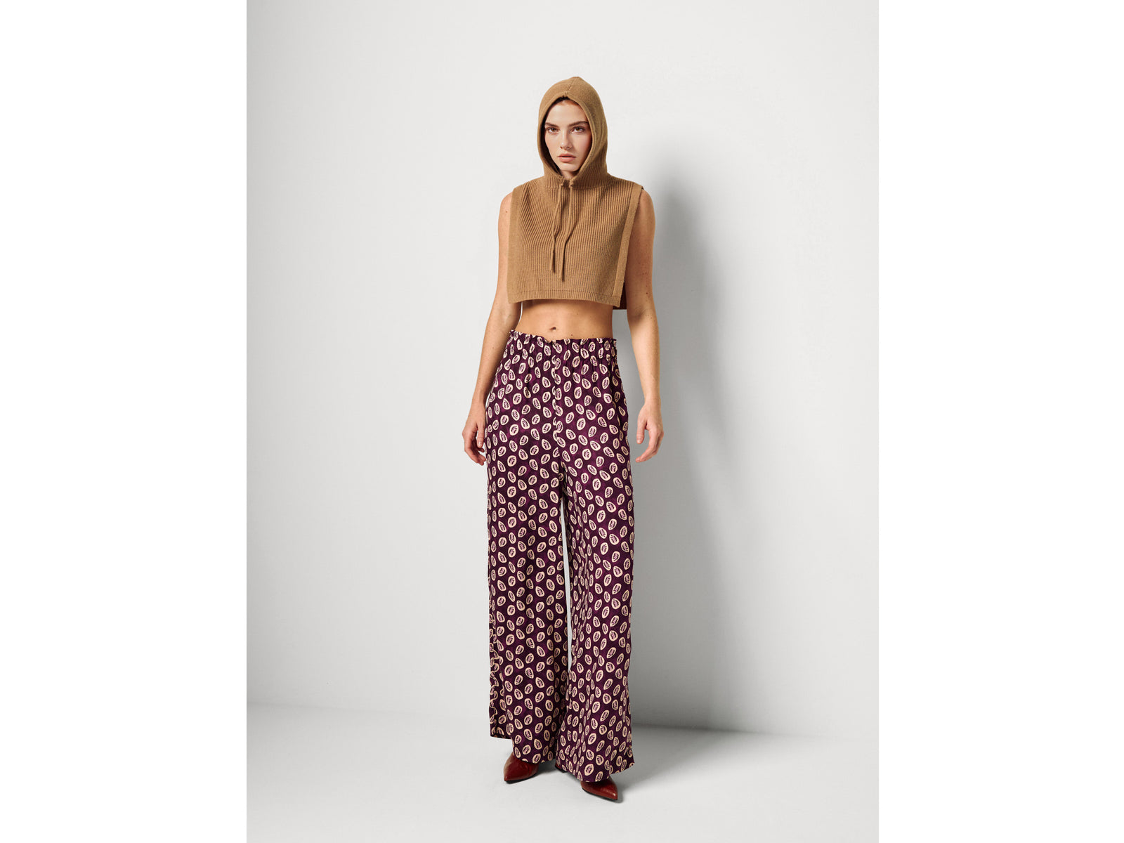 Flowy trousers with bandana print