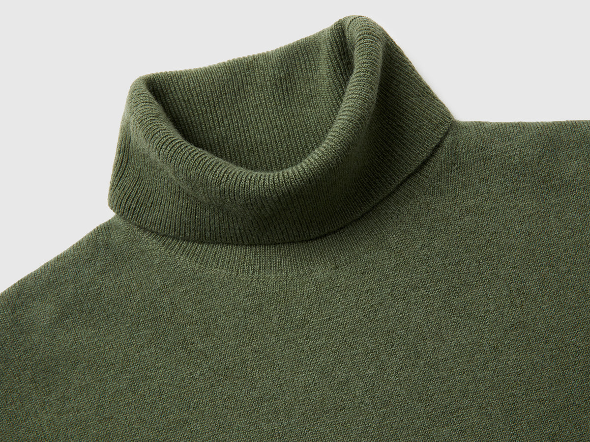 Camisola de gola alta verde militar em pura lã Merino - ucb_image_DS1