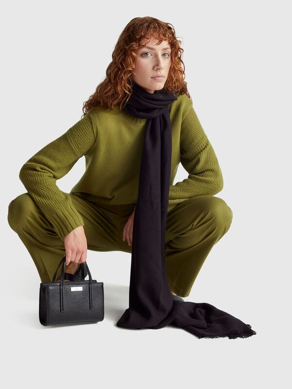 V-neck sweater in wool blend Women