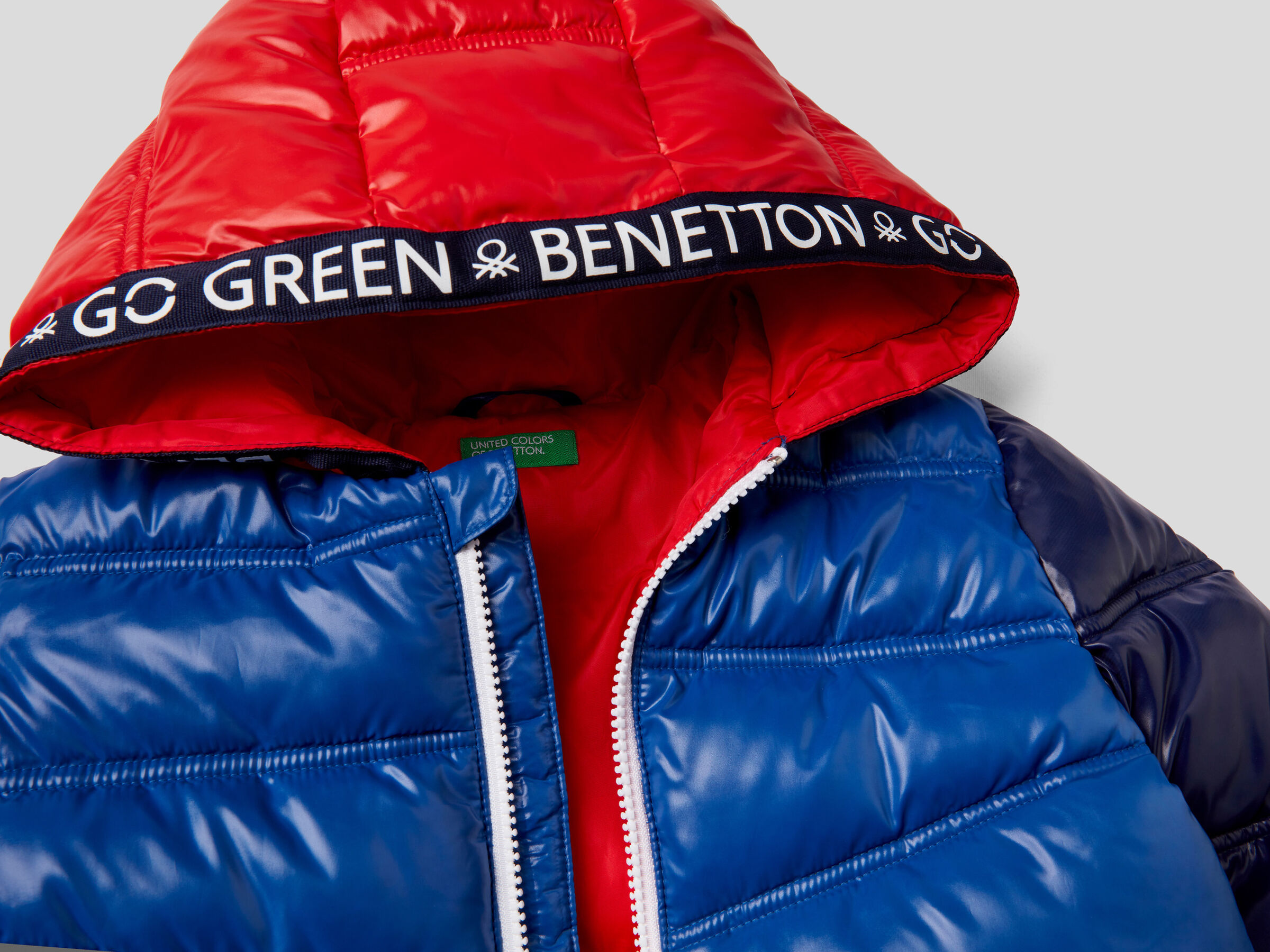 Padded jacket with hood in recycled wadding image number 3