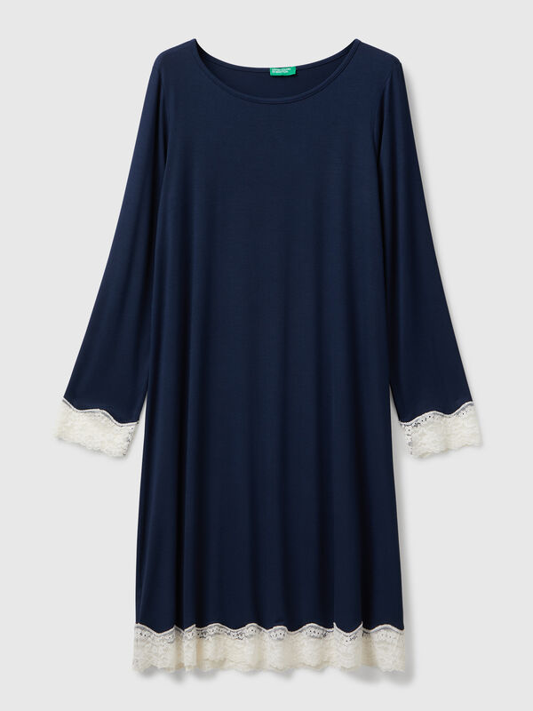 Flowy nightshirt with lace Women