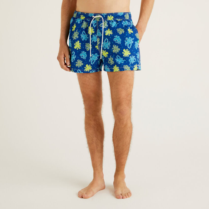 Short patterned swim trunks