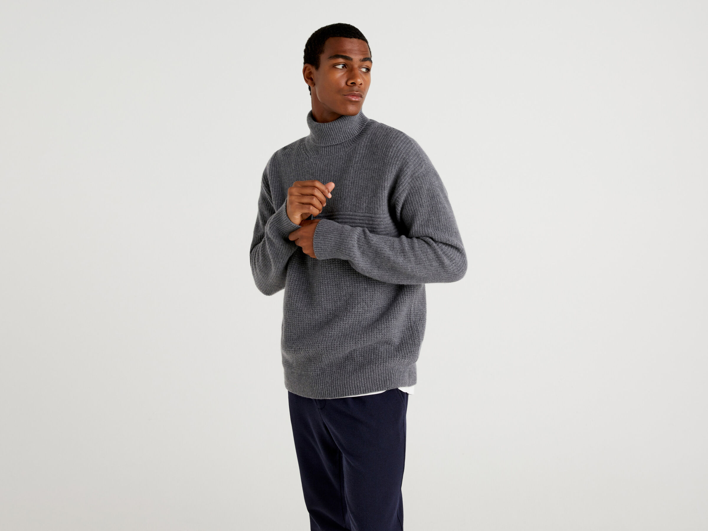 Wool blend turtleneck image number 3