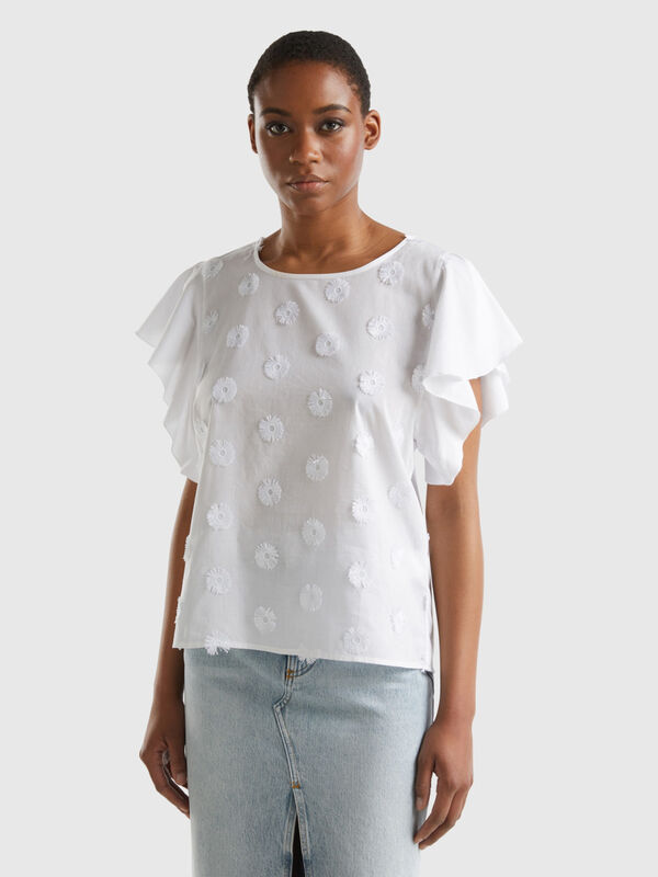 T-shirt with embroidered flowers Women
