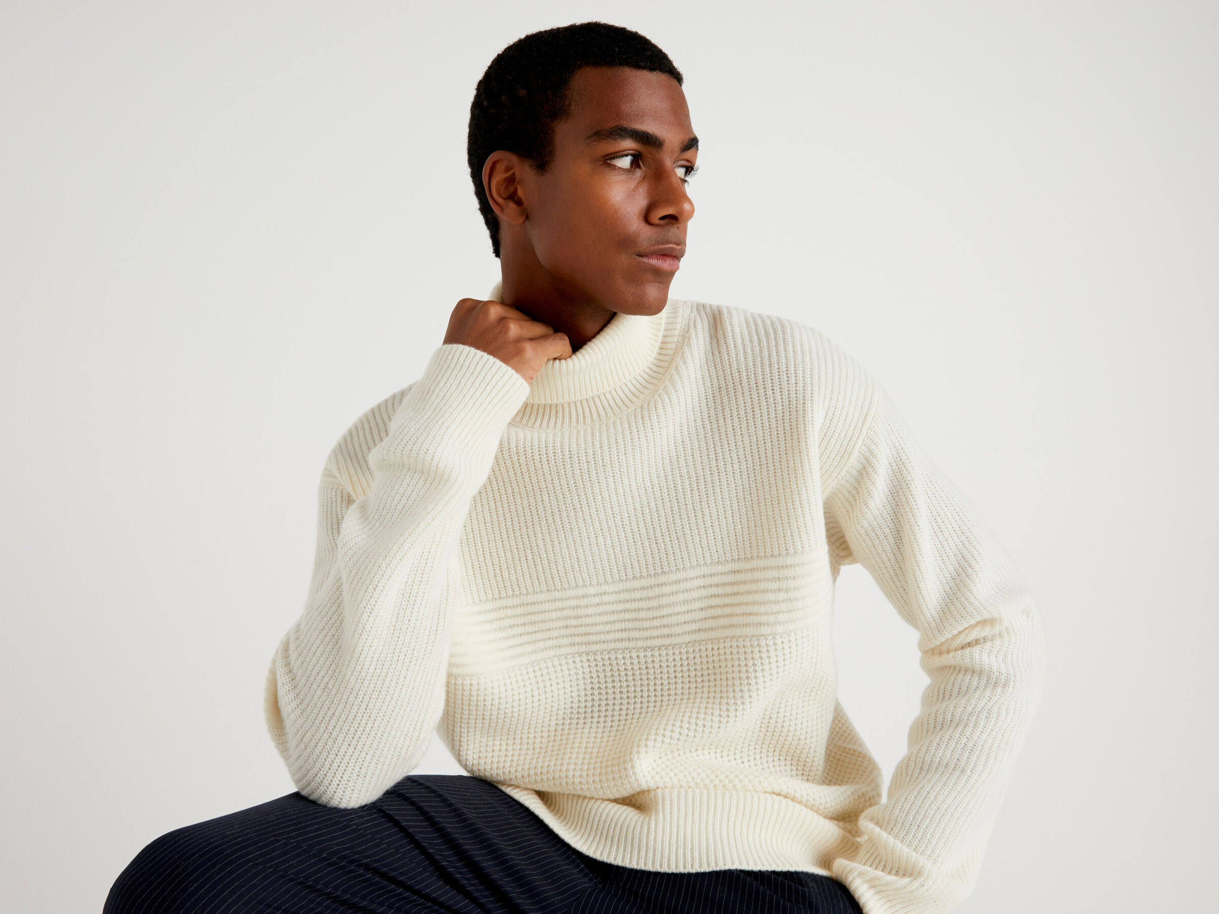 Wool blend turtleneck image number 3