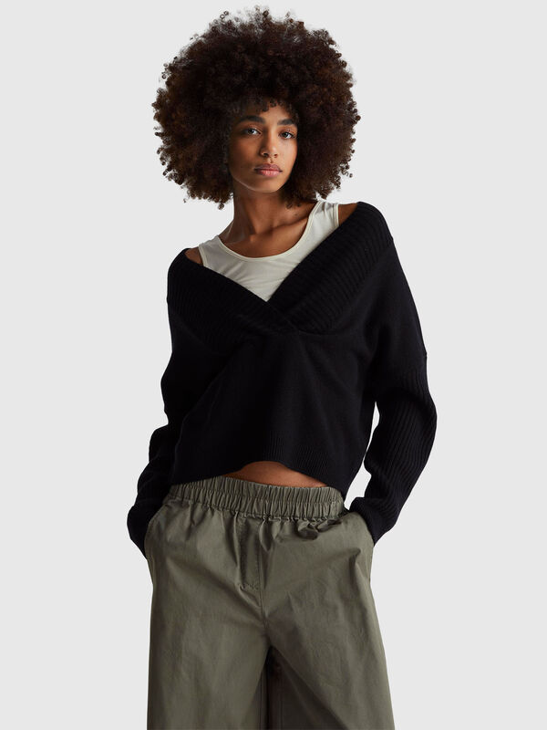 Boxy fit sweater with V-neck Women