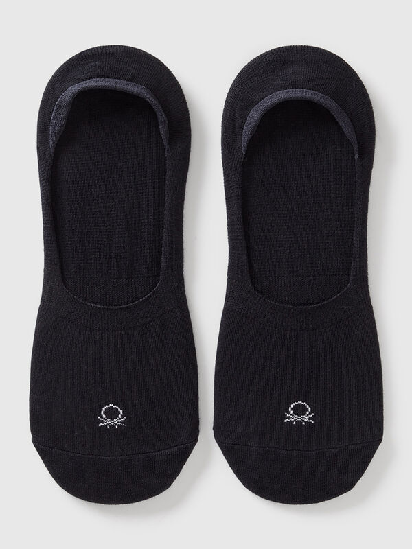 Two pairs of solid color ankle socks