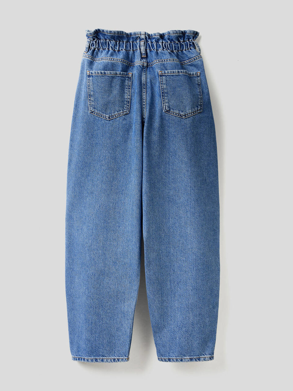 Paper bag jeans Women image number 2