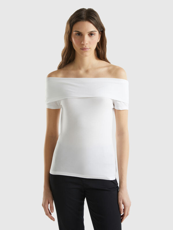 Slim-fit t-shirt with bare shoulders Women
