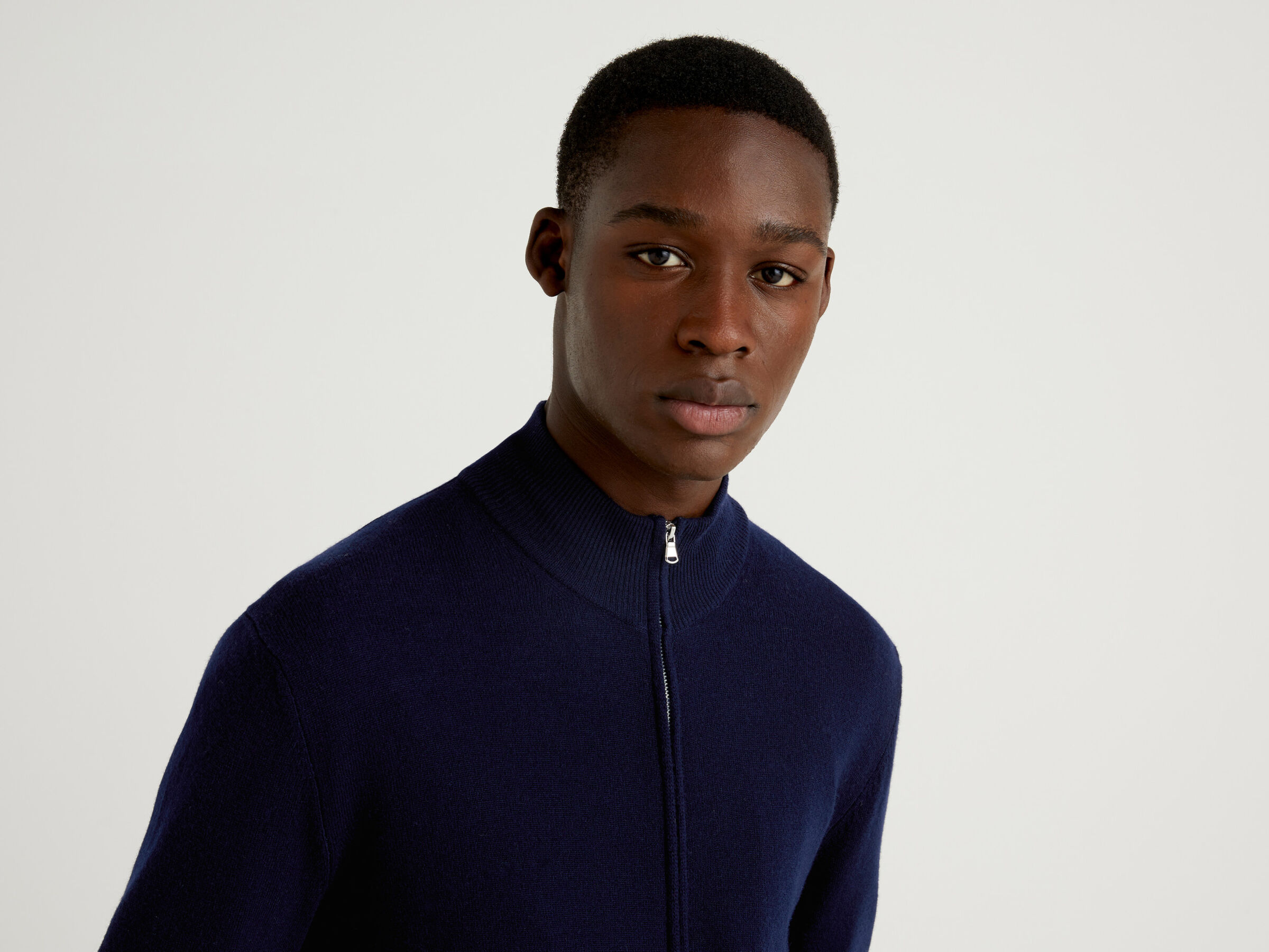 Zip-up cardigan in 100% virgin wool image number 4