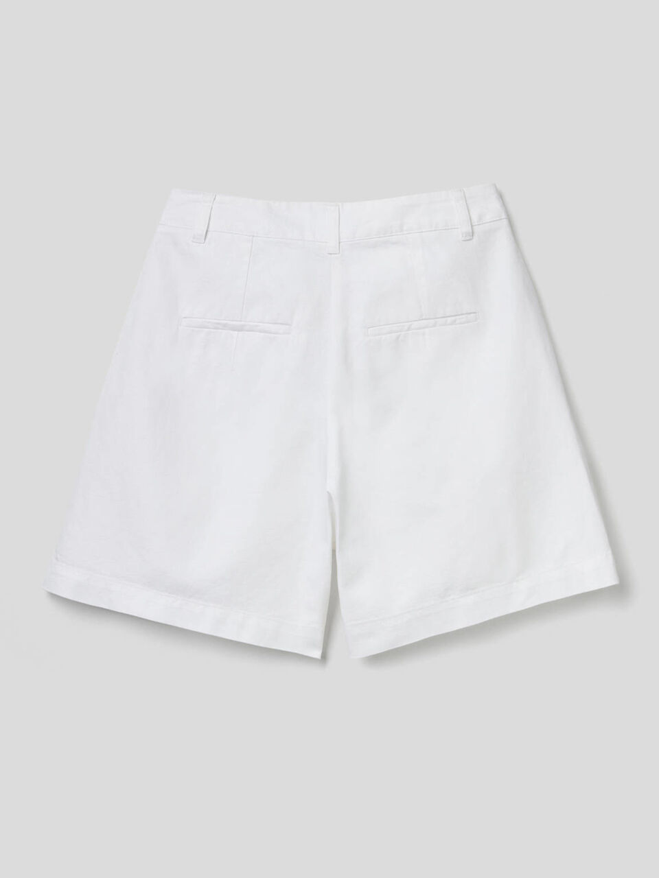 Shorts with wide leg in linen blend image number 2