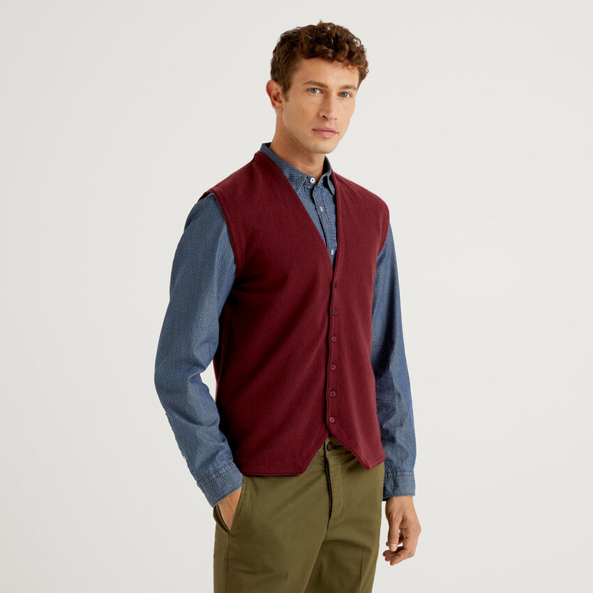 Vest in 100% Merino wool with buttons