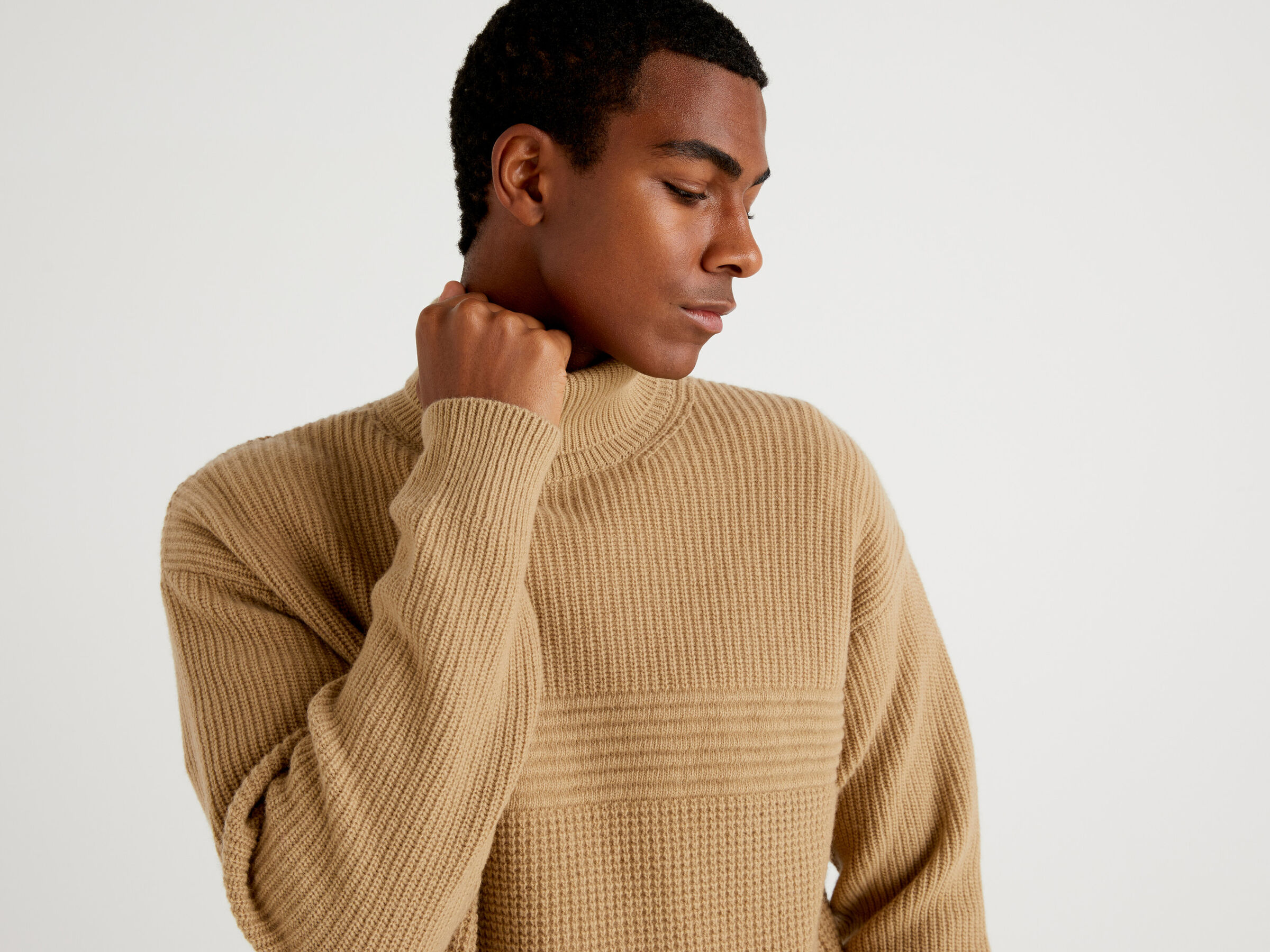 Wool blend turtleneck image number 3