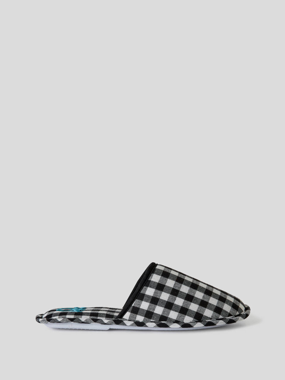 Fabric slippers image number 1
