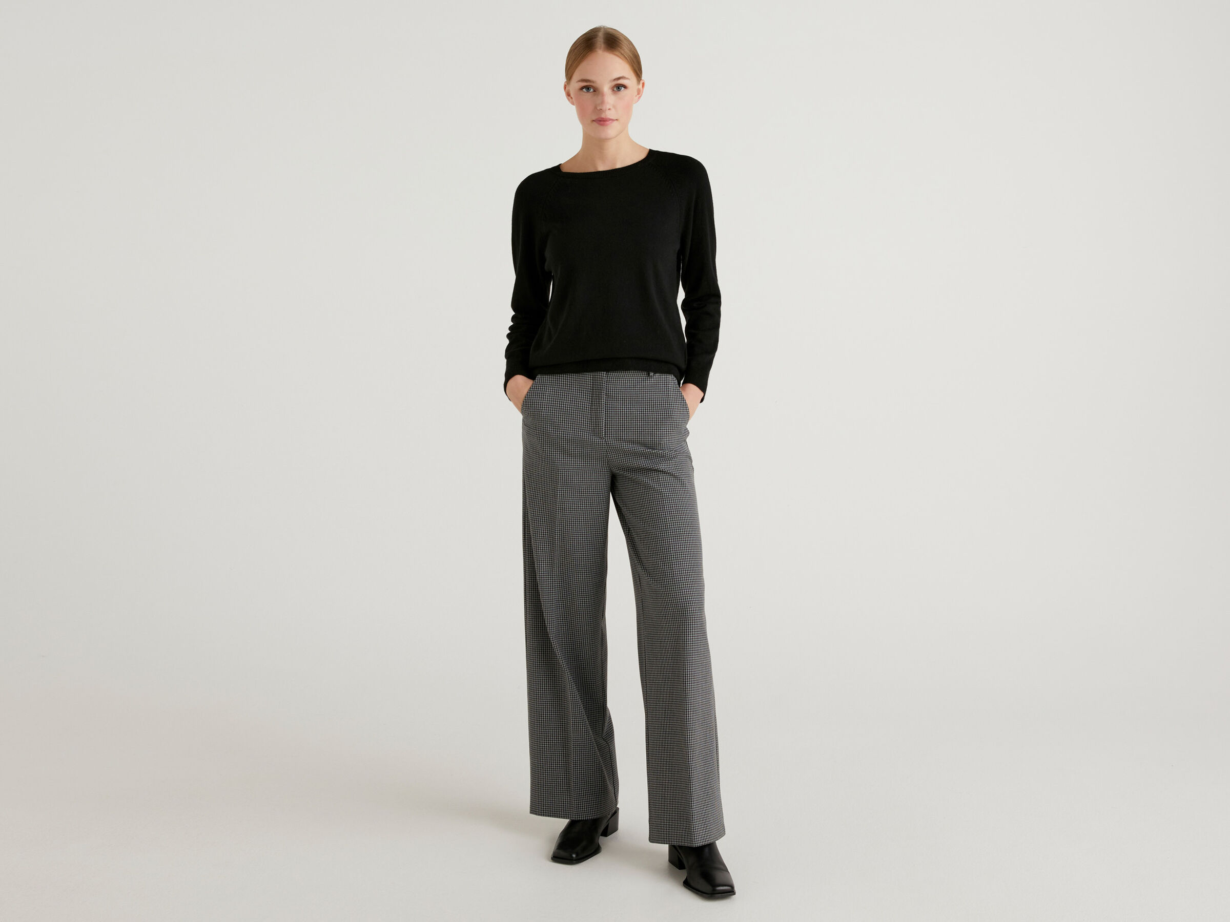 Flowy trousers with wide leg image number 3