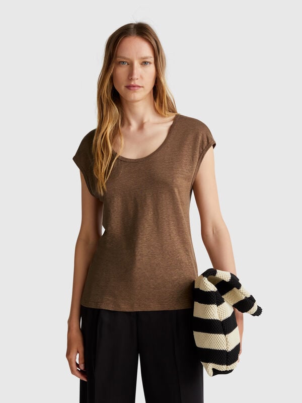 Wide neck t-shirt in pure linen Women