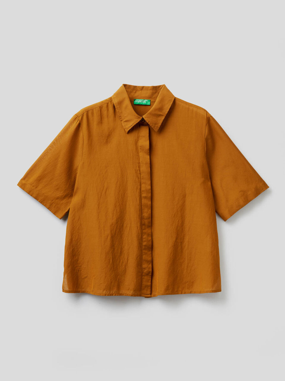Light short sleeve shirt image number 1