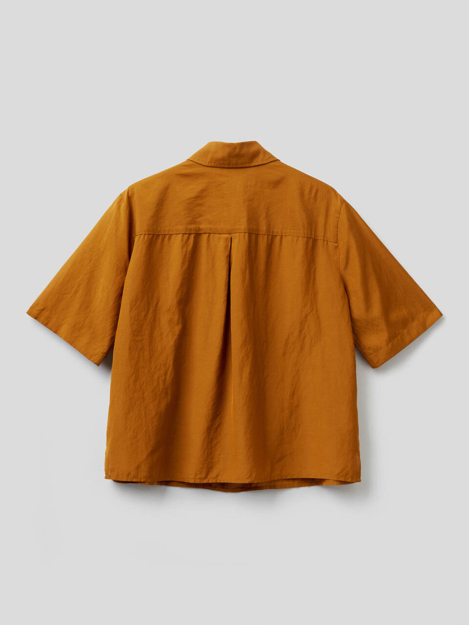 Light short sleeve shirt image number 2