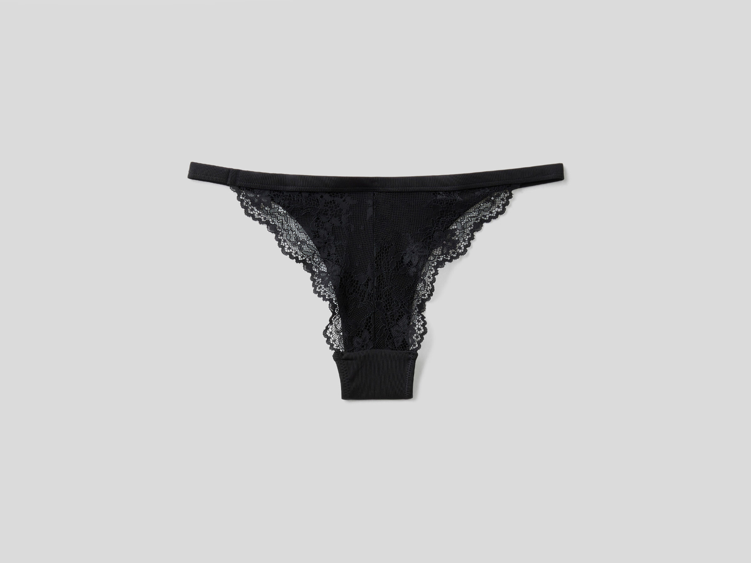 Thong in charmeuse and lace image number 4