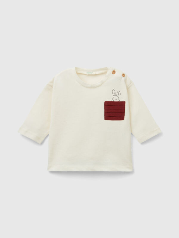 T-shirt with pleated pocket