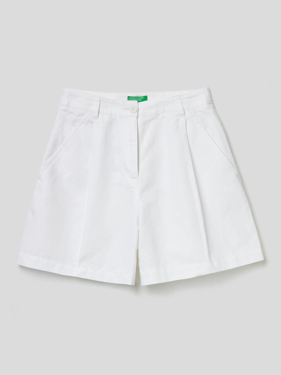 Shorts with wide leg in linen blend image number 1