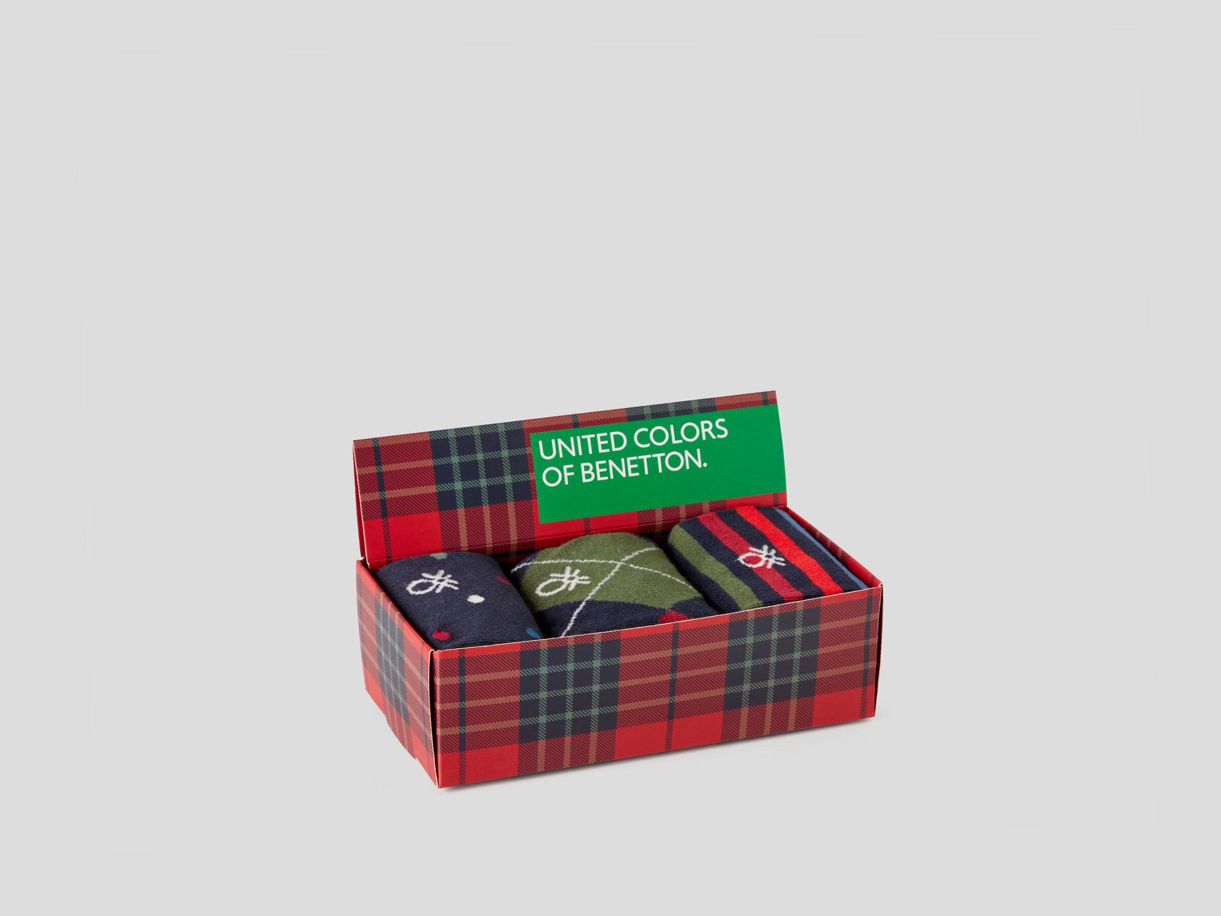 Gift box with three pairs of socks image number 2