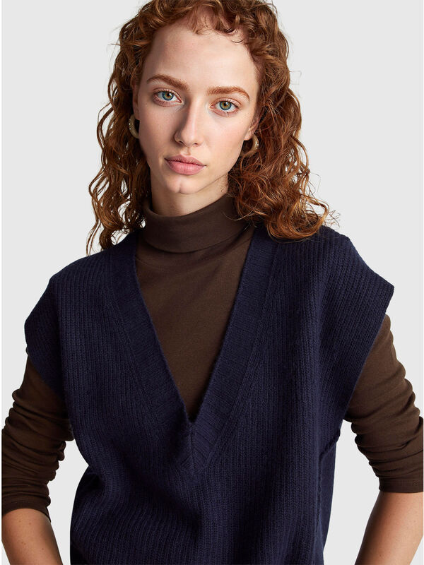 V-neck vest in wool blend Women