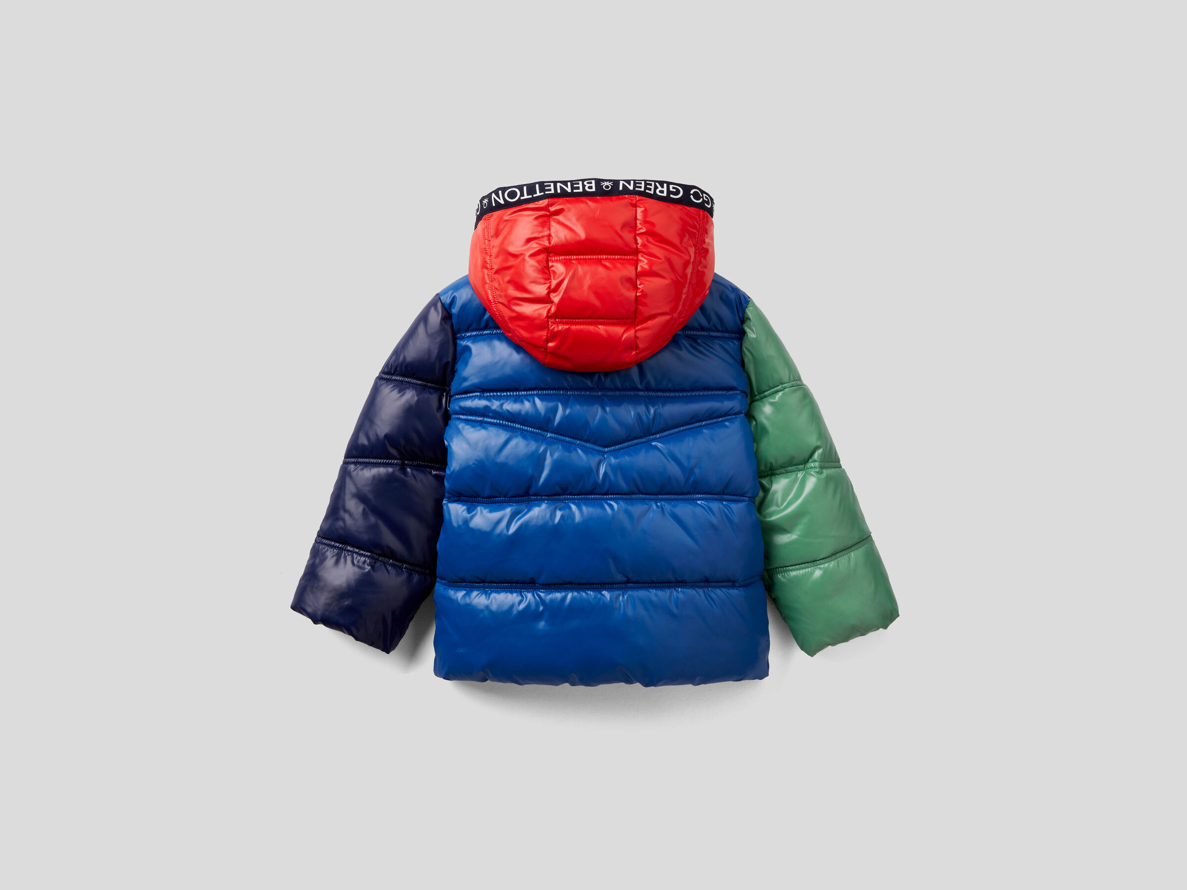 Padded jacket with hood in recycled wadding image number 2