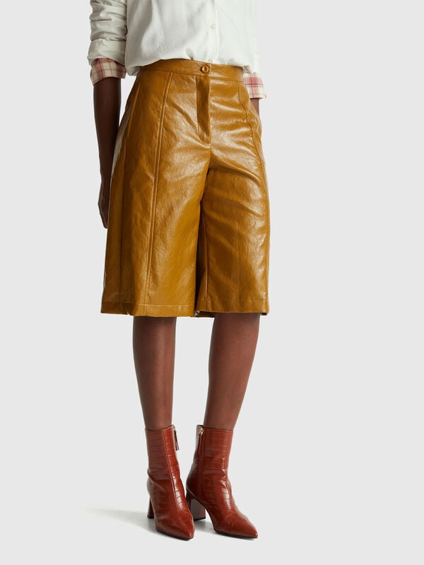 Bermudas in imitation leather Women