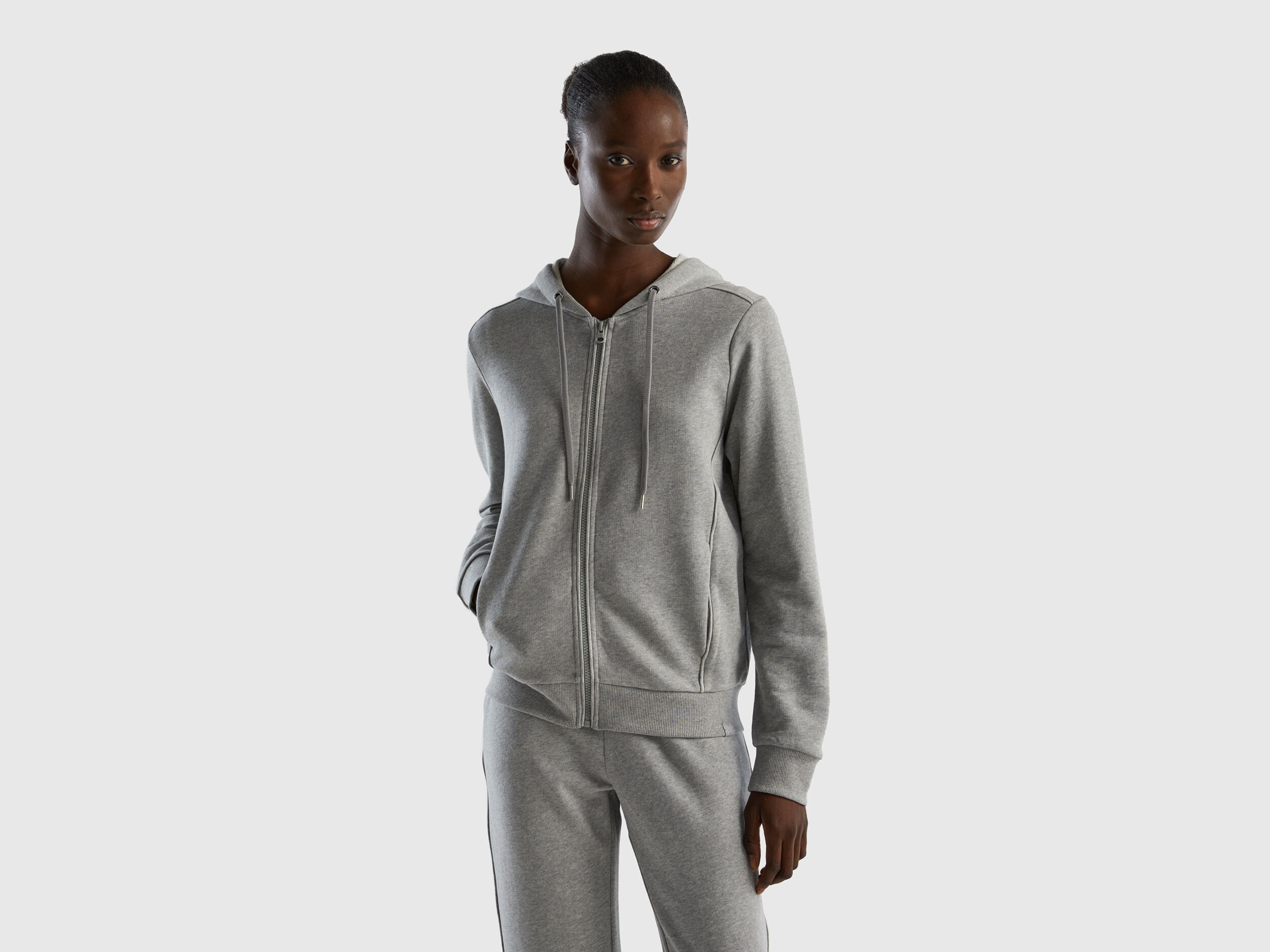 100 cotton sweatshirt with zip and hood