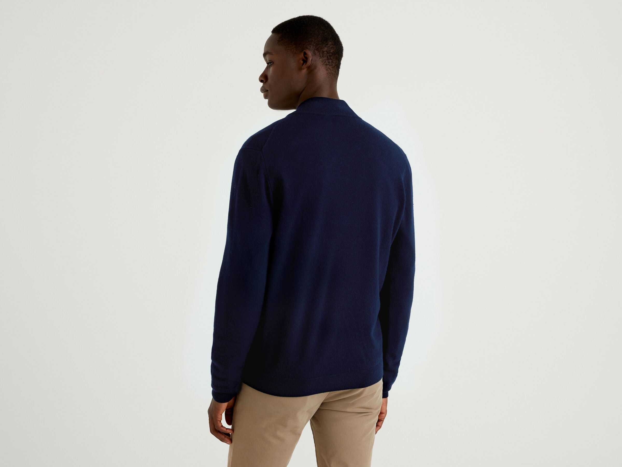 Zip-up cardigan in 100% virgin wool image number 2