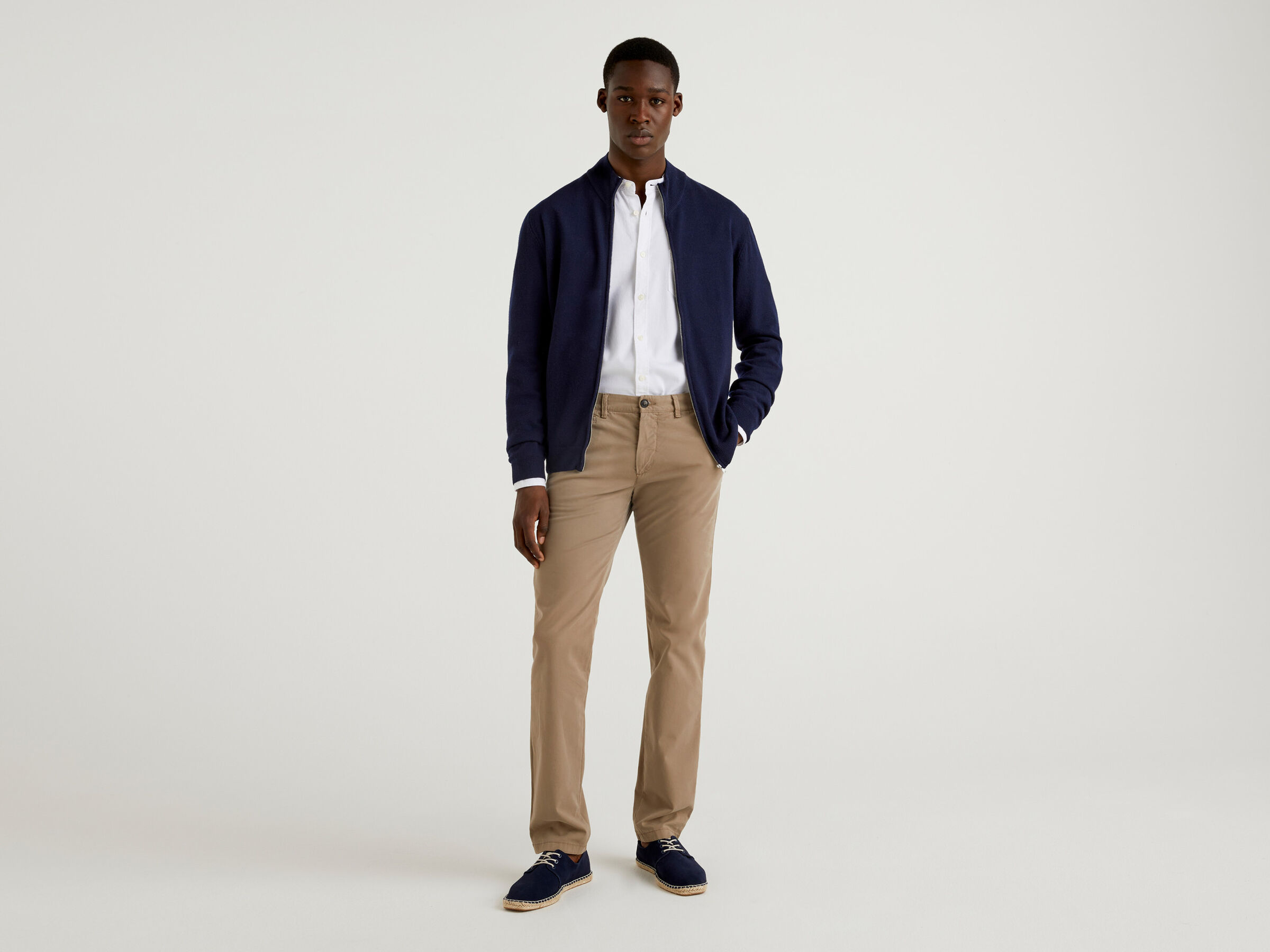 Zip-up cardigan in 100% virgin wool image number 3