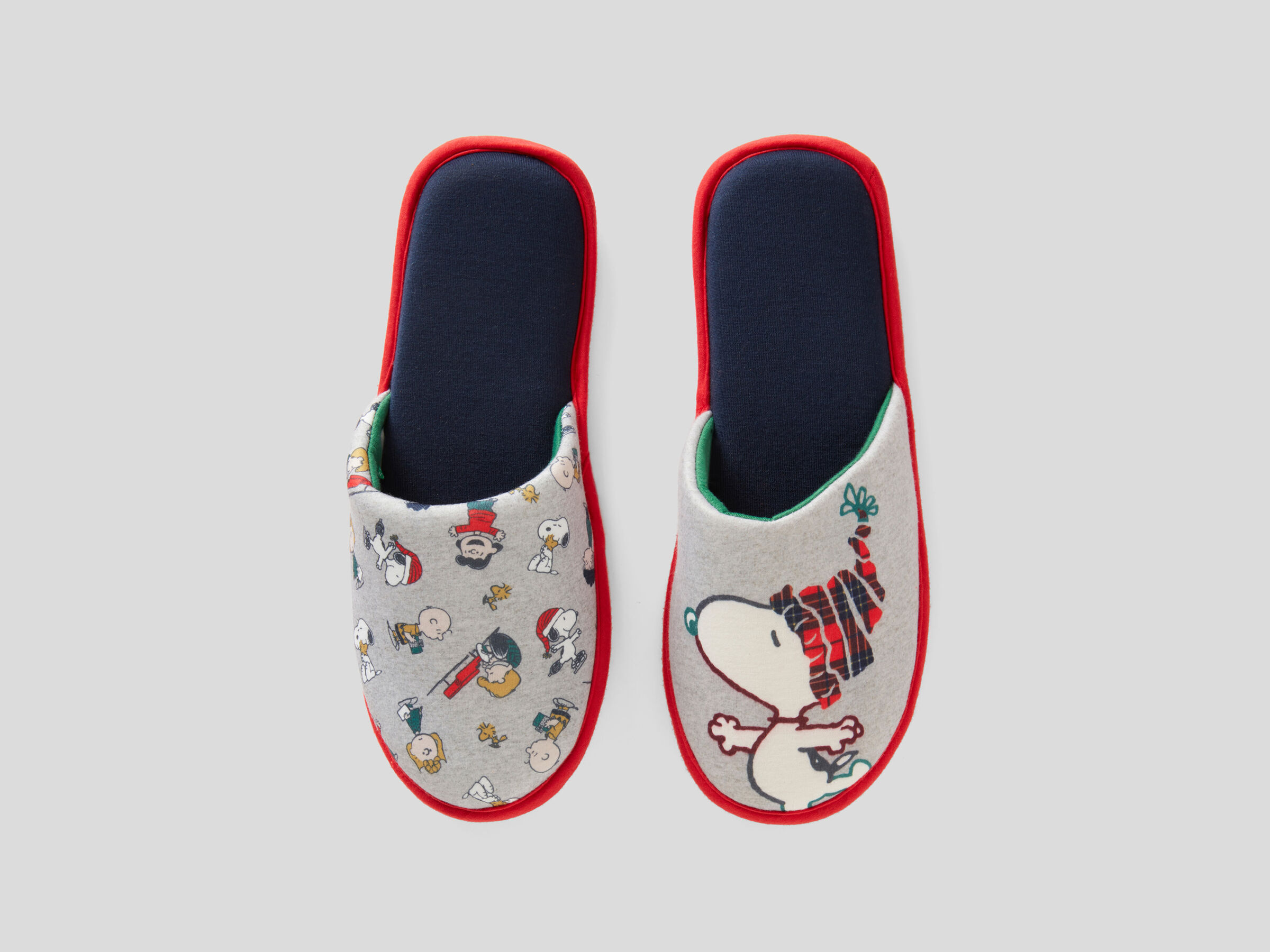 Christmas Peanuts slippers image number 4