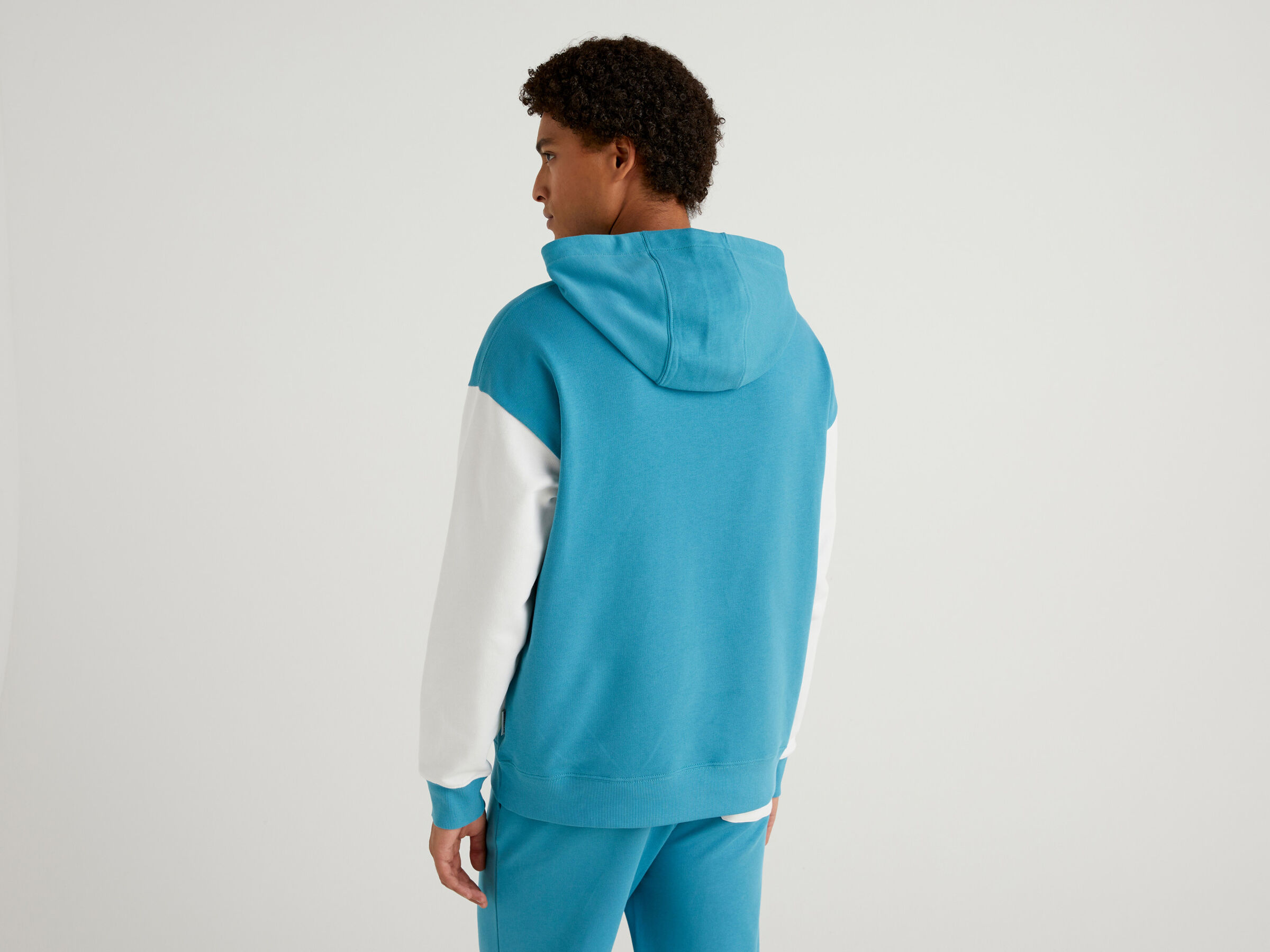 BenettonxPantone™ color block hoodie image number 2