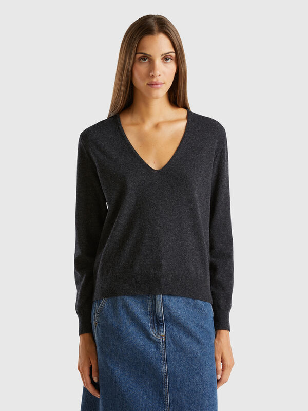 Dark gray V-neck sweater in pure Merino wool Women