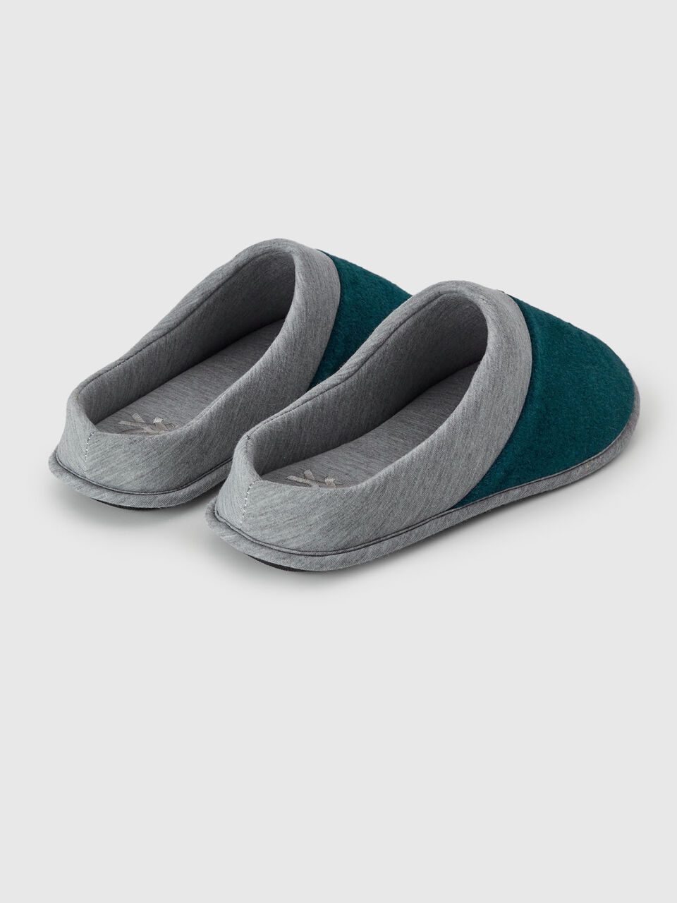SLIPPERS image number null