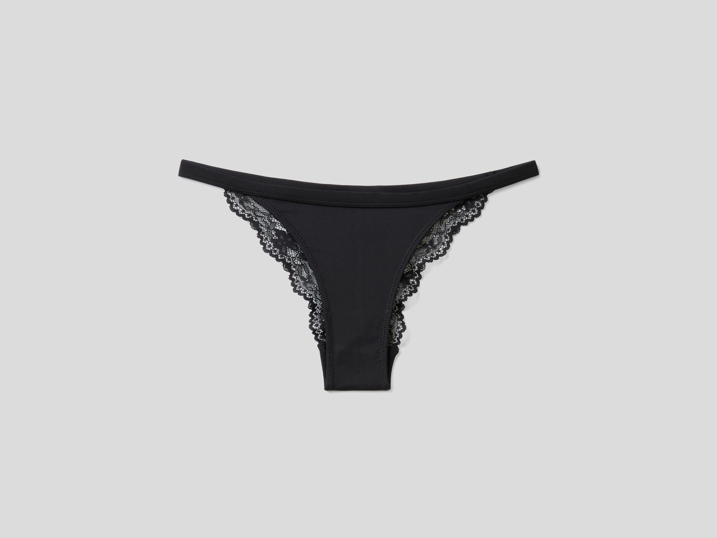 Thong in charmeuse and lace image number 3