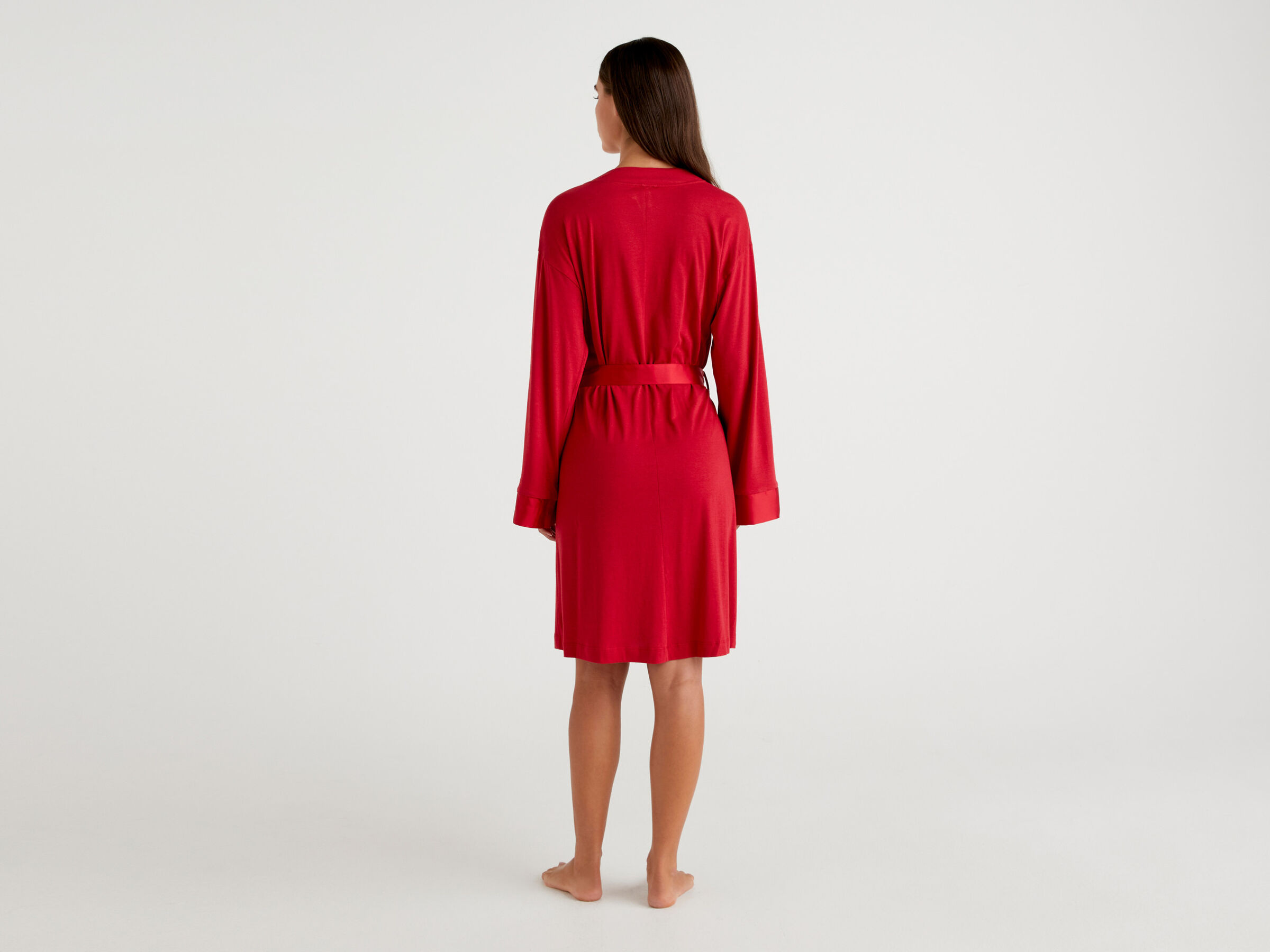 Criss-cross dressing gown image number 2