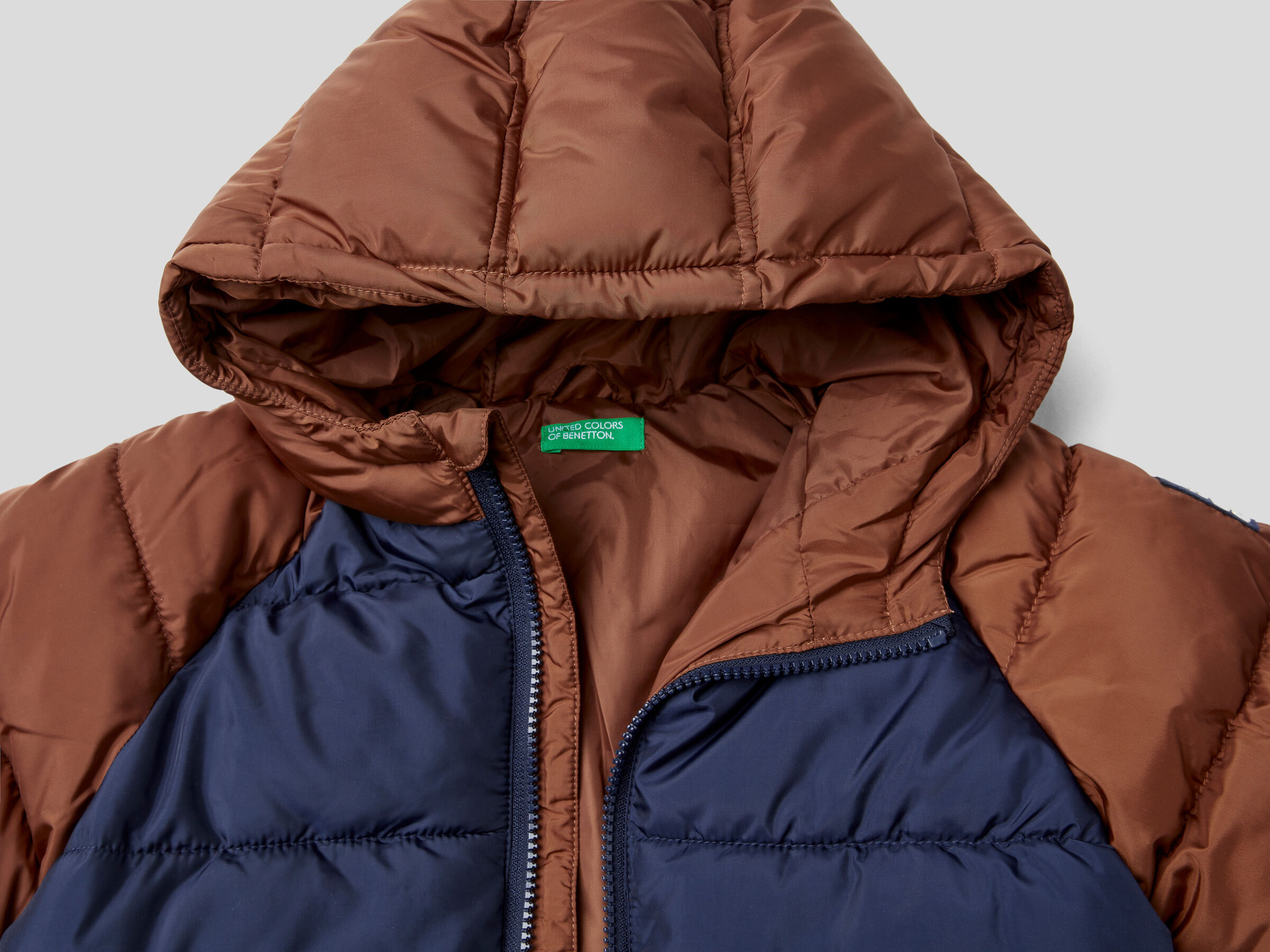 Color block puffer jacket image number 3