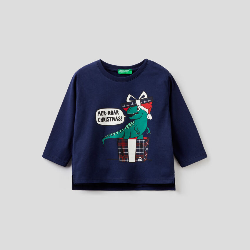 Christmas style graphic t-shirt