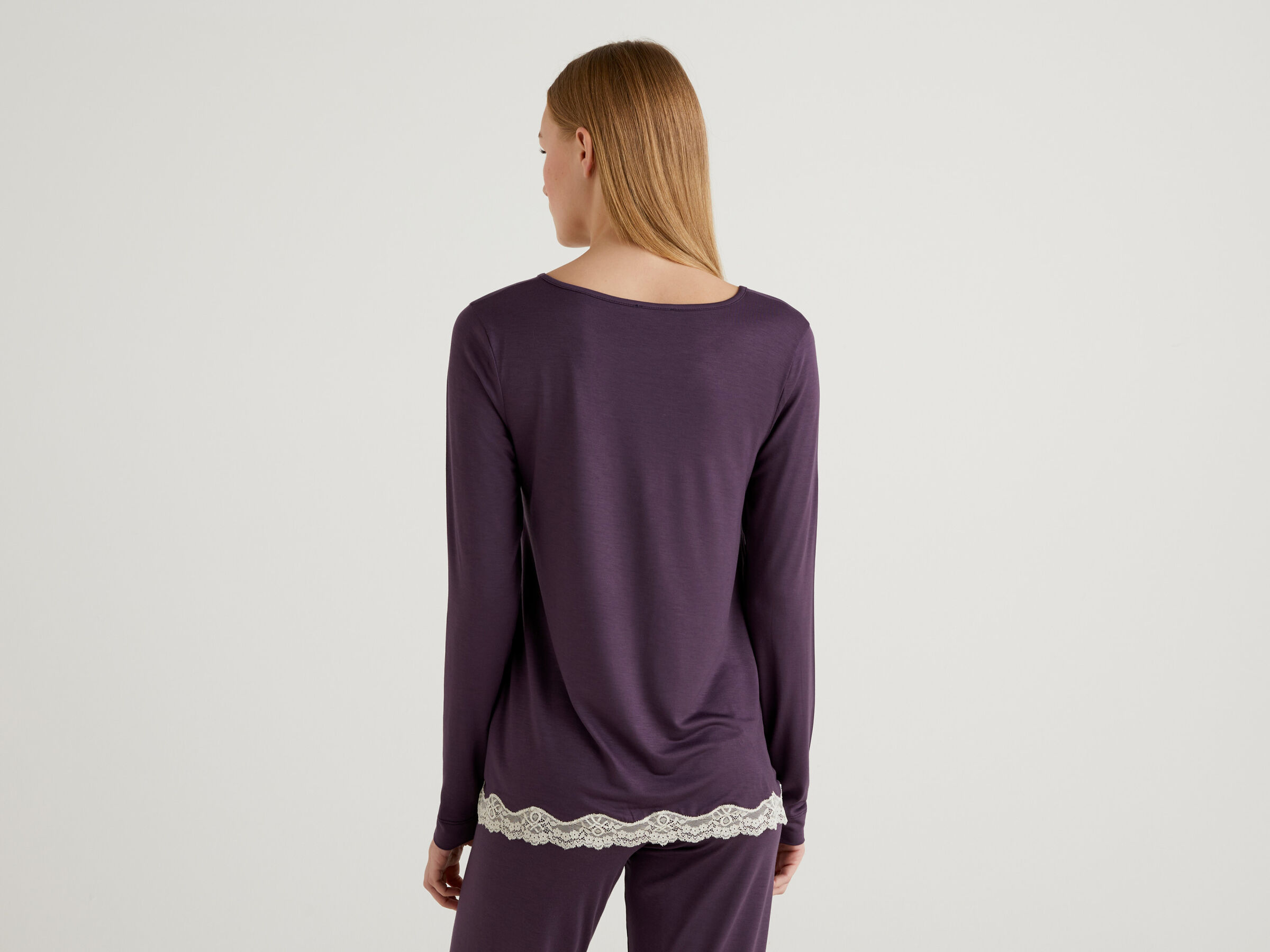 T-shirt in sustainable stretch viscose blend image number 2