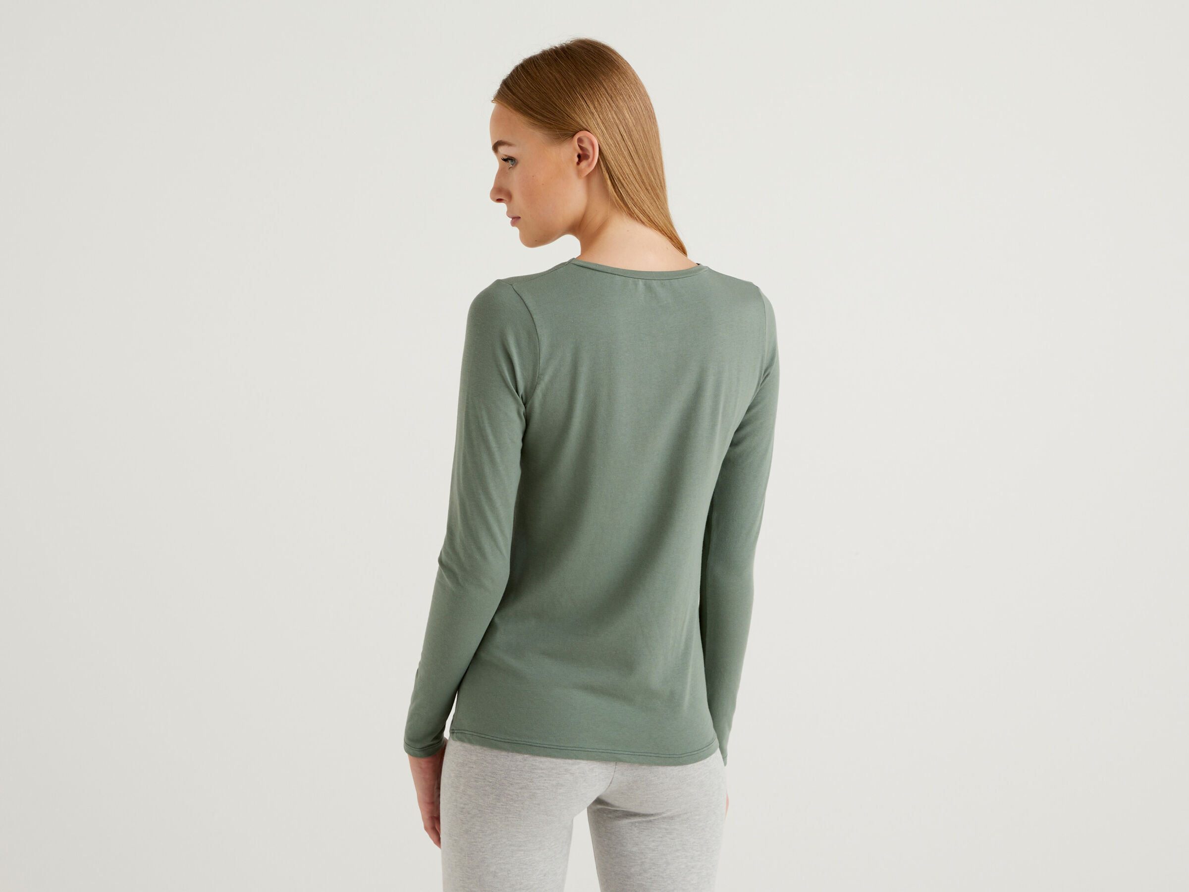 Long sleeve super stretch t-shirt image number 2
